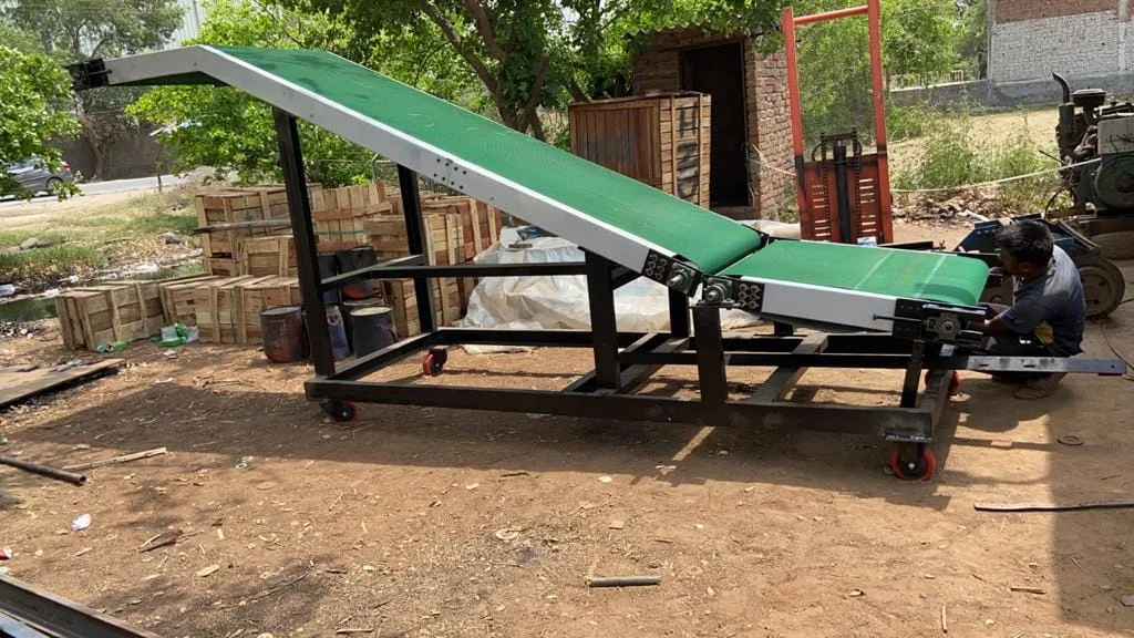 truckloader-1.jpeg Truck Loading Conveyor in Faridabad